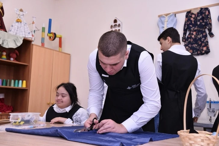 Профессия доступна каждому: как в Баку школьников с особыми потребностями готовят к взрослой жизни