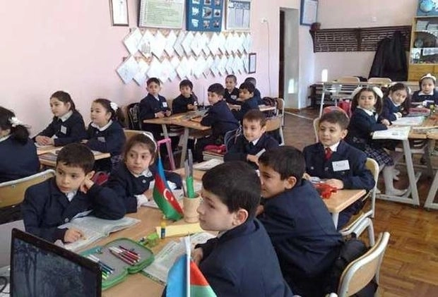 Эксперт: Русский сектор в школах Азербайджана необходимо сделать платным