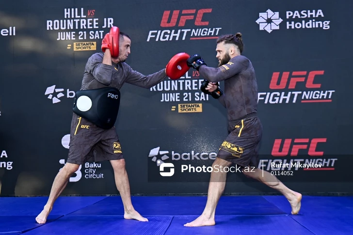 Звезды UFC провели открытую тренировку на Приморском бульваре