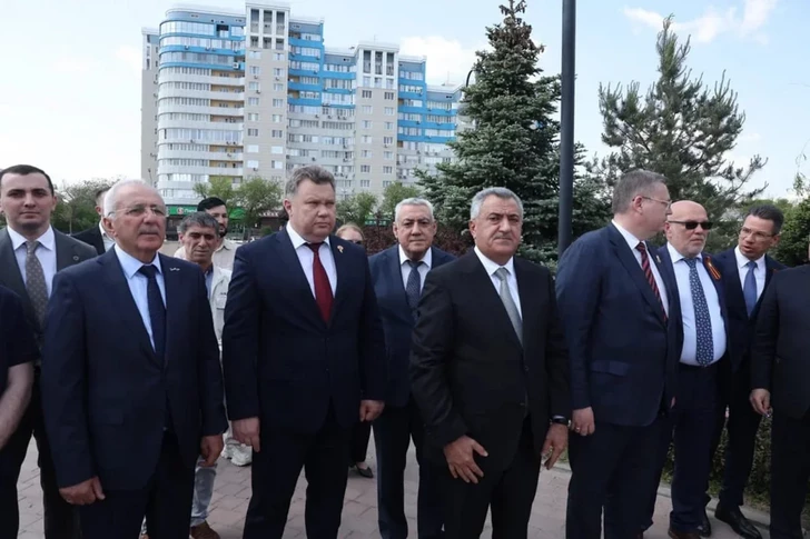 Media.az - Новости Азербайджана - В Астрахани отметили 103-ю годовщину со дня рождения Гейдара Алиева