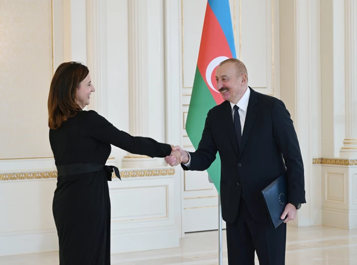 Президент принял верительные грамоты новоназначенного главы представительства ЕС в Азербайджане
