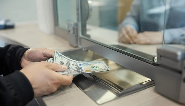 В Азербайджан из Грузии стали переводить больше денег