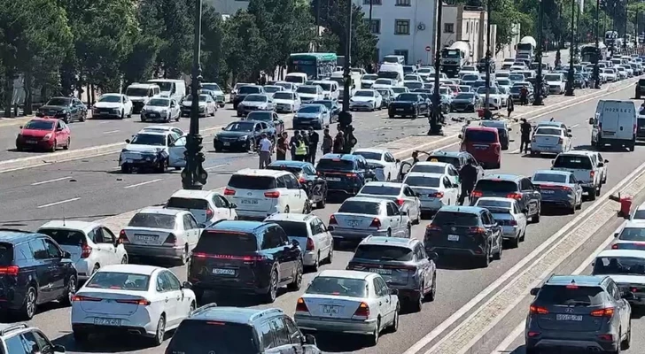 Media.az - Новости Азербайджана - ДТП на проспекте Гейдара Алиева в Баку привело к заторам в обоих направлениях