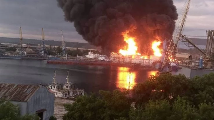 ВМС Украины заявили об уничтожении российских объектов на буровой установке в Черном море
