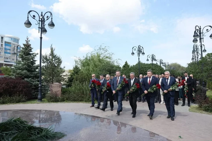 Media.az - Новости Азербайджана - В Астрахани отметили 103-ю годовщину со дня рождения Гейдара Алиева