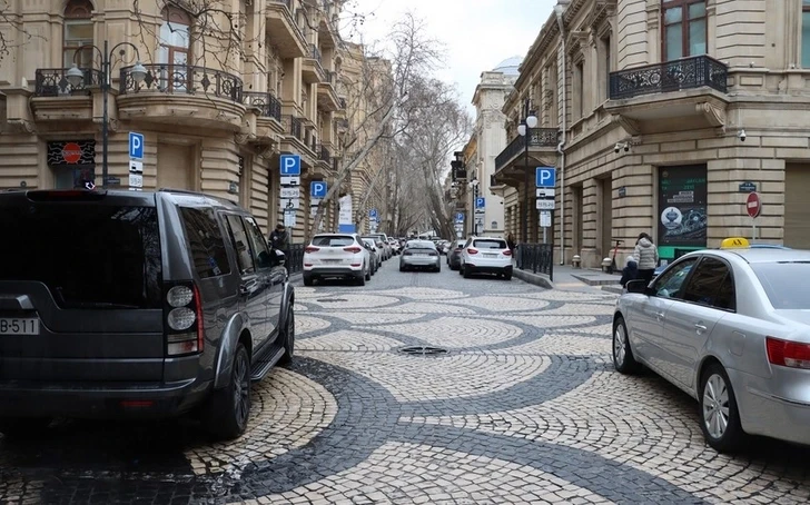 Завтра будет ограничен въезд автомобилей на ряд центральных улиц Баку