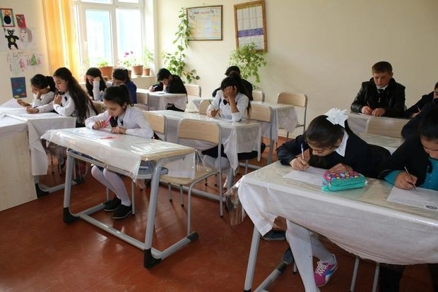 В Азербайджане предлагают закрыть русский сектор в школах