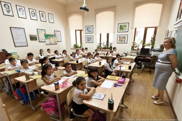 Эксперт: родители путают школы с языковыми курсами