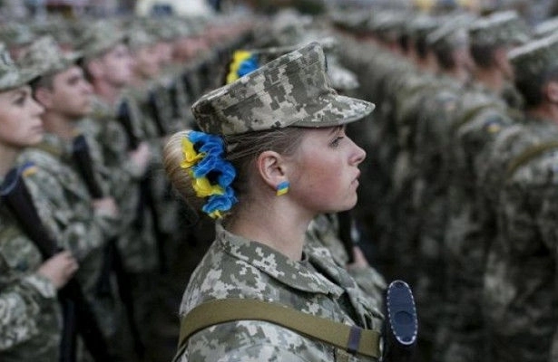 В Украине женщинам разрешили служить в армии
