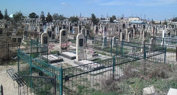 Трагедия в Баку: женщина умерла на могиле мужа и сына