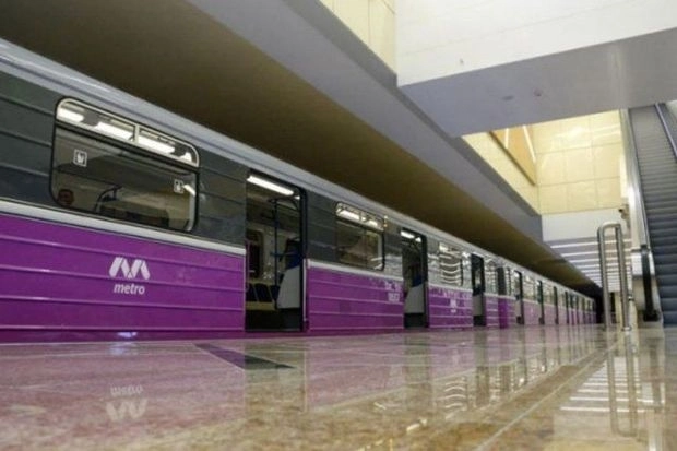 Поезд застрял в тоннеле бакинского метро