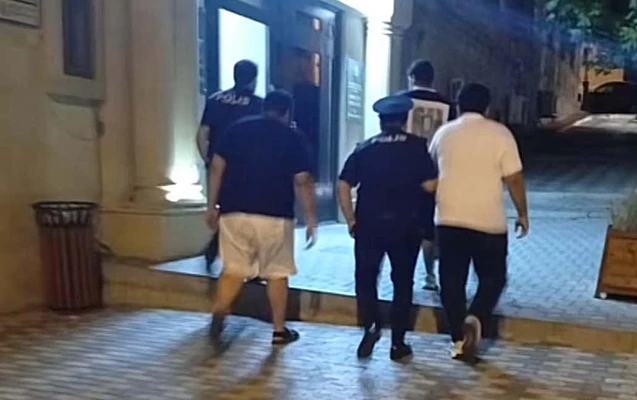 Снявшие на Аллее шехидов в Баку неэтичные видео иностранцы арестованы