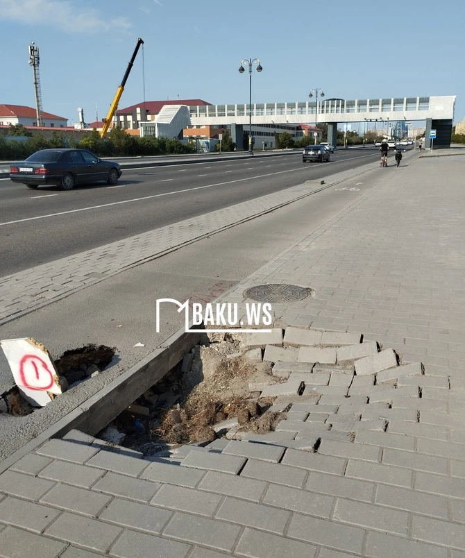 Media.az - Новости Азербайджана - На проспекте 8 Ноября в Баку провалился тротуар