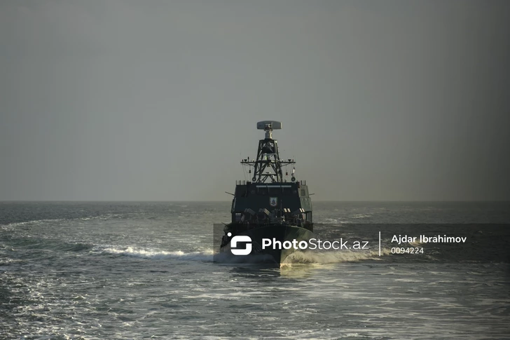 Каспийское море штормит: морское агентство Азербайджана выпустило предупреждение