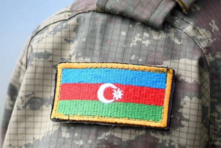 Милли Меджлис Азербайджана принял поправки о сокращении срока службы офицеров