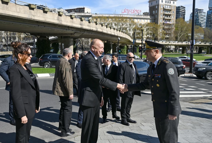 Media.az - Новости Азербайджана - Президент Ильхам Алиев посетил Мемориал героев в Тбилиси