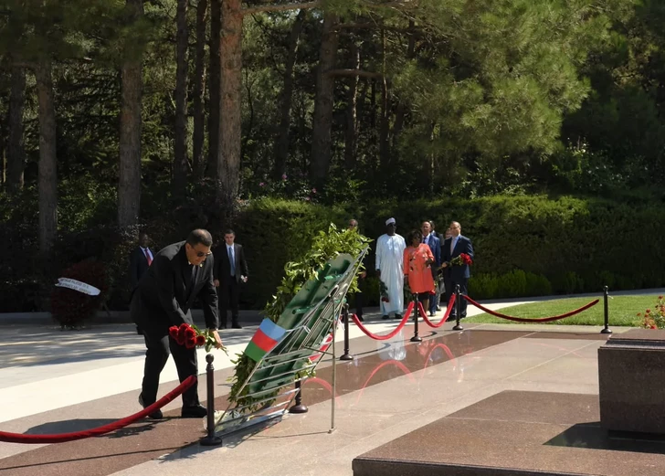 Media.az - Новости Азербайджана - Президент Панафриканского парламента посетил Аллею почетного захоронения и Парк Победы в Баку