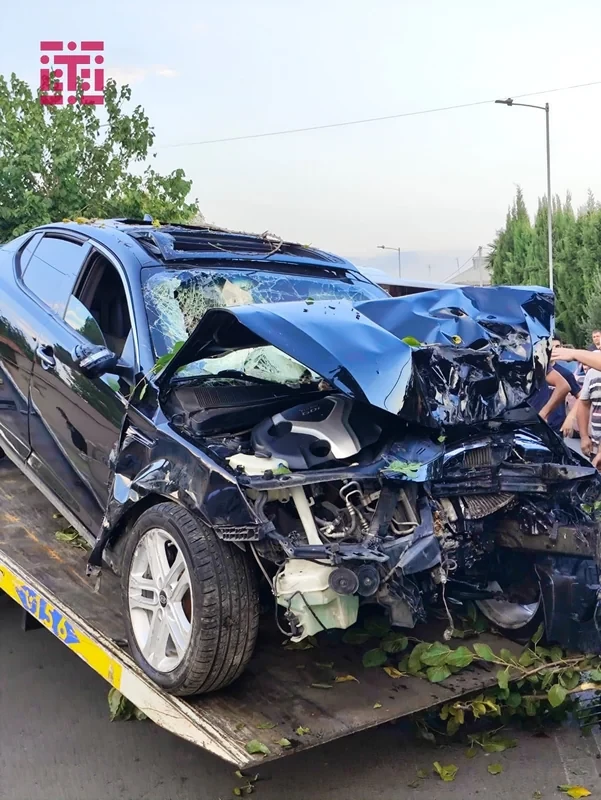 Media.az - Новости Азербайджана - В Гяндже автомобиль врезался в дерево: есть пострадавшие