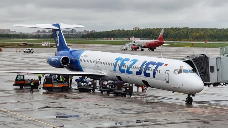 ЧП в Бишкеке: у самолета TezJet сломалось шасси при разгоне, аэропорт временно закрыт
