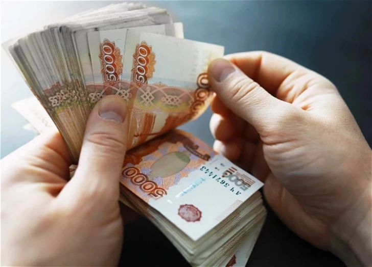 Россия запретила вывоз наличных рублей в ряд стран, включая Азербайджан