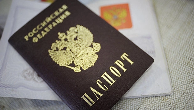 У азербайджанского мигранта отобрали паспорт РФ