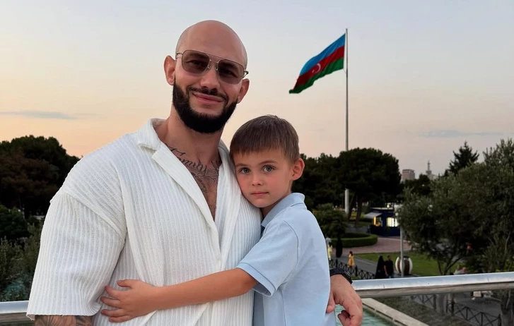 Бакинский отдых Джигана: искупался в море и пообщался с жителями столицы