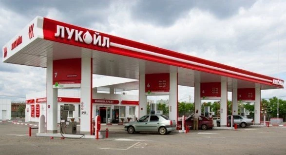 Бакинские АЗС Lukoil заподозрили в «тотальном воровстве»