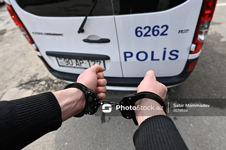 В Азербайджане вор сдал украденные золотые украшения и купил автомобиль