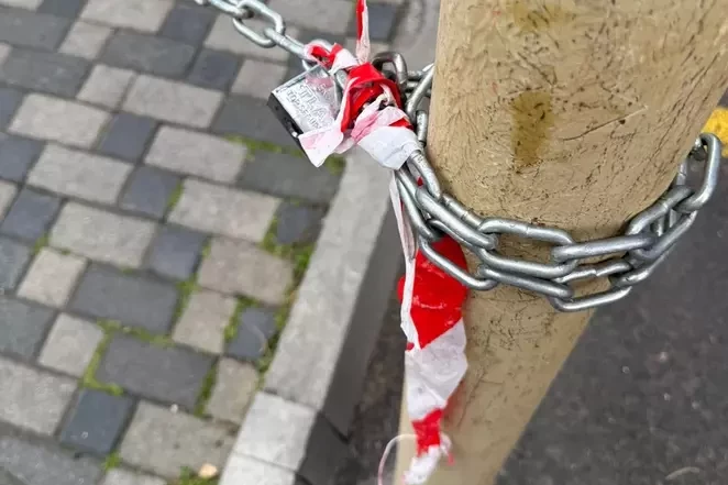 В Баку ресторан обвинили в захвате общественной автостоянки