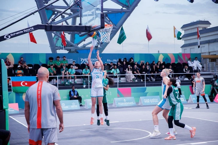 Женская сборная Азербайджана по баскетболу 3×3 выиграла свой стартовый матч на Исламиаде