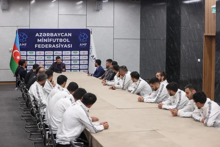 Media.az - Новости Азербайджана - Орхан Мамедов встретился со сборной Азербайджана перед чемпионатом Европы