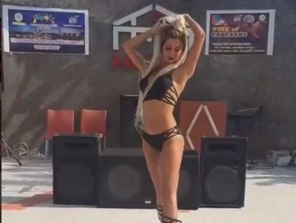 Азербайджанская танцовщина переплюнула Бритни Спирс – ВИДЕО