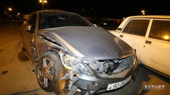 В Баку женщина на BMW совершила аварию – ФОТО
