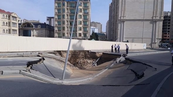 Названа причина оседания дороги в Баку