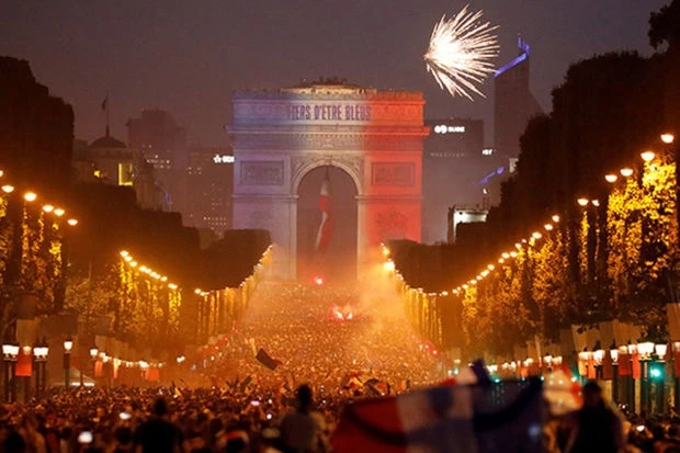 Празднование победы на ЧМ во Франции закончилось трагедией – ВИДЕО