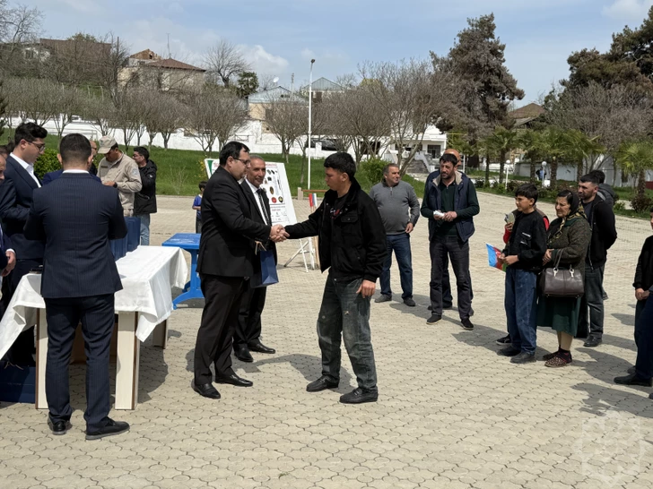 Media.az - Новости Азербайджана - В Ходжавенд прибыла очередная группа бывших вынужденных переселенцев, им вручены ключи от квартир