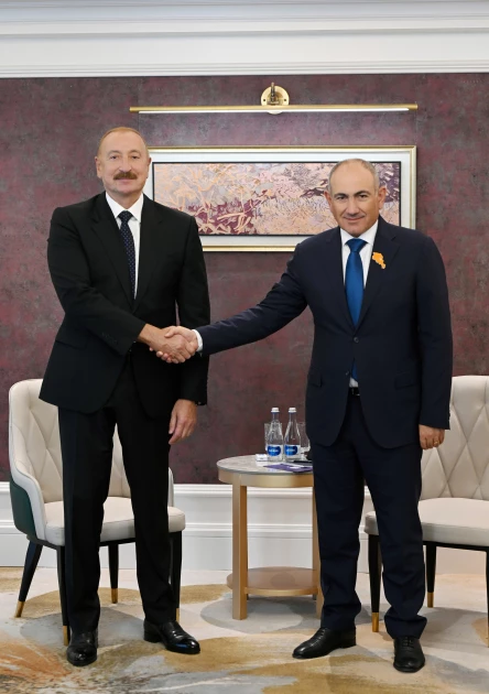 Media.az - Новости Азербайджана - В Бишкеке проходит встреча Президента Ильхама Алиева с Премьер-министром Армении