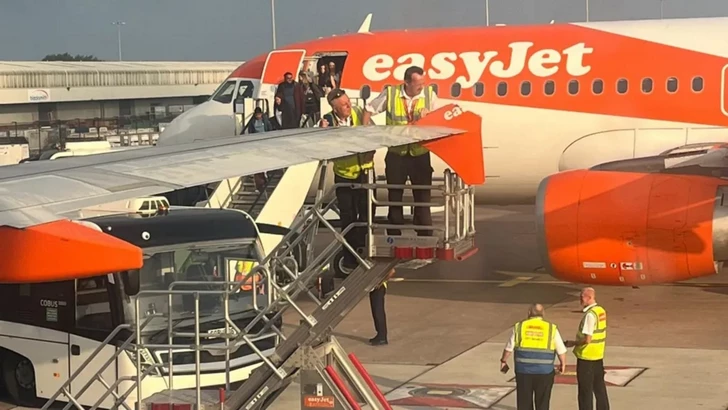 Авиаинцидент в Манчестере: самолеты EasyJet столкнулись перед вылетом