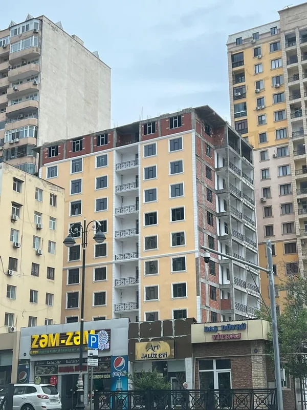 Media.az - Новости Азербайджана - Дом без крыши: Жительница Баку шесть лет не может въехать в купленную квартиру