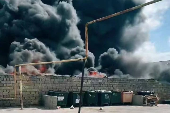 Media.az - Новости Азербайджана - Пожар на складе с отходами шин в Баку потушен