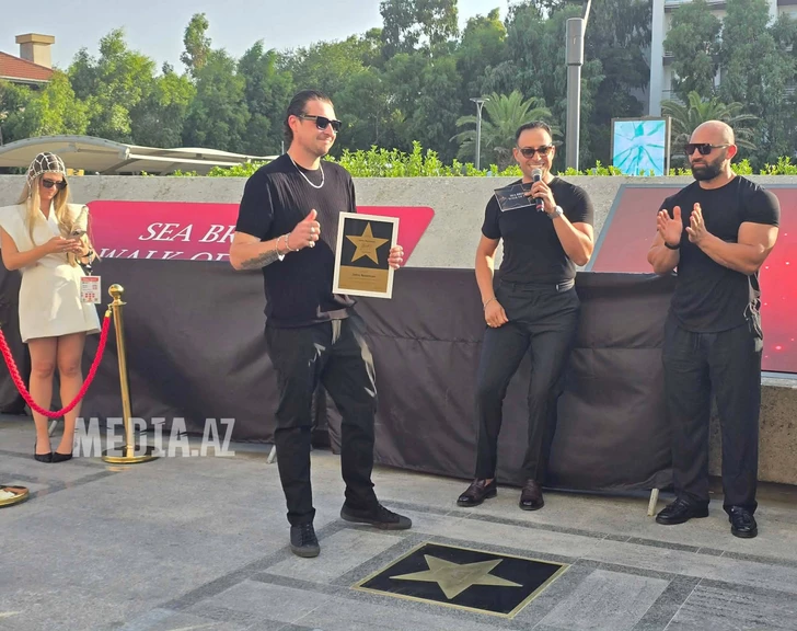 Media.az - Новости Азербайджана - Джон Ньюман открыл именную звезду на Sea Breeze Walk of Fame