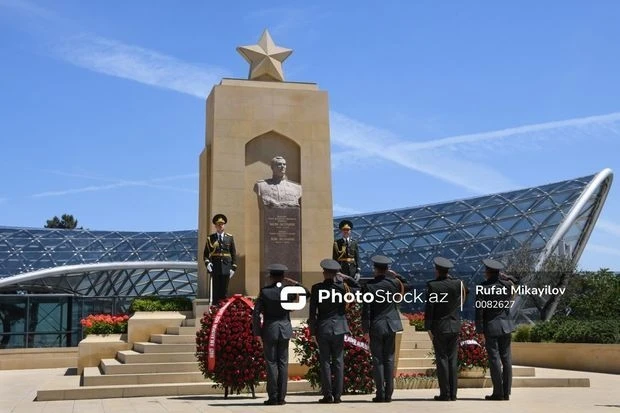 Почтена память Ази Асланова