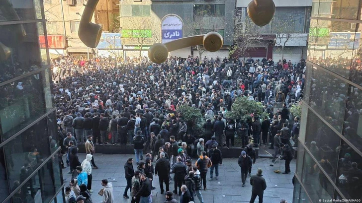 Волна протестов в Иране унесла жизни 35 человек, более 1200 задержаны