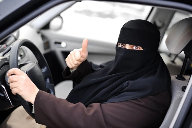 Саудовская женщина погорела из-за права водить машину – ВИДЕО