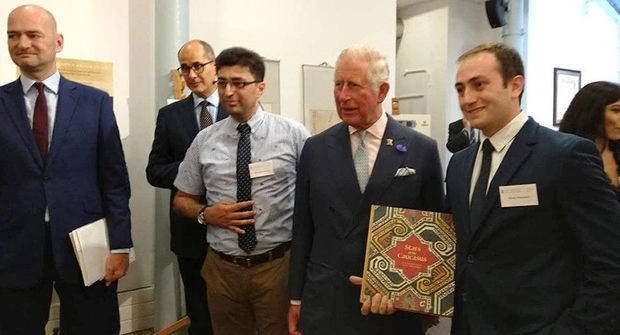 Принц Чарльз получил подарок от азербайджанцев