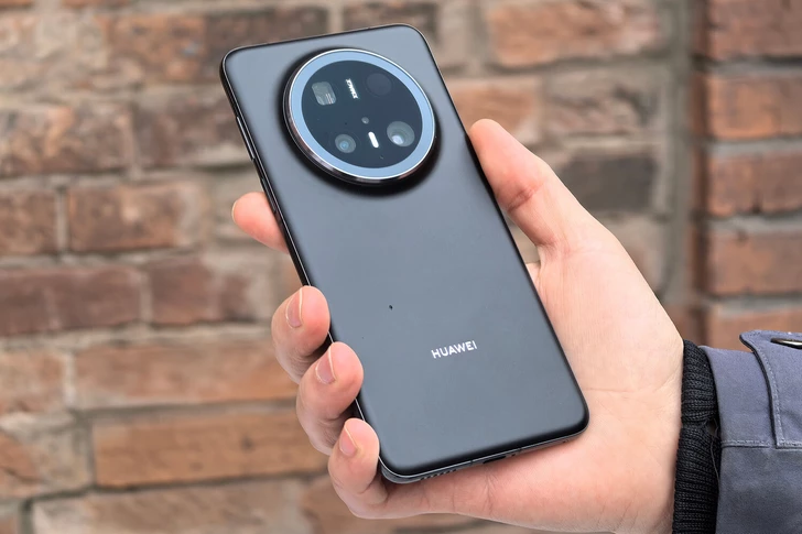 Huawei разрабатывает смартфон с встроенным вентилятором для охлаждения