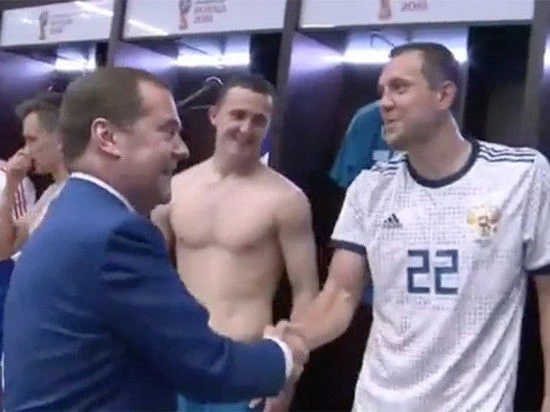Медведев поздравил сборную России в раздевалке – ВИДЕО