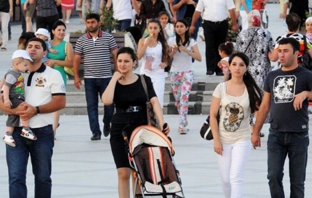 Эксперт: К среднему классу в Азербайджане относится около 30% населения