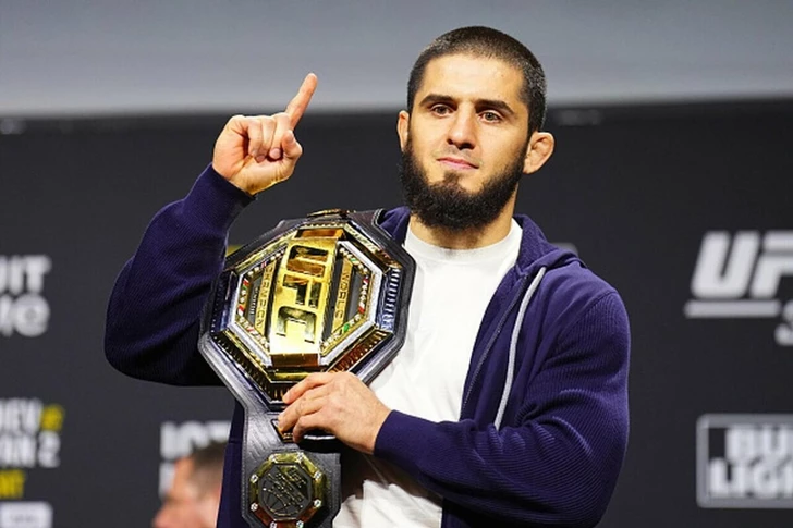 Чемпион UFC Ислам Махачев поделился кадрами из Баку