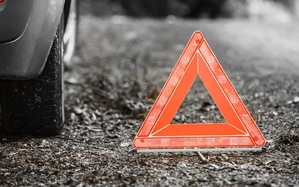 В Шамахы автомобиль врезался в забор, есть пострадавшие